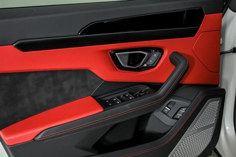 2022 Lamborghini Urus - Image 18 of 31