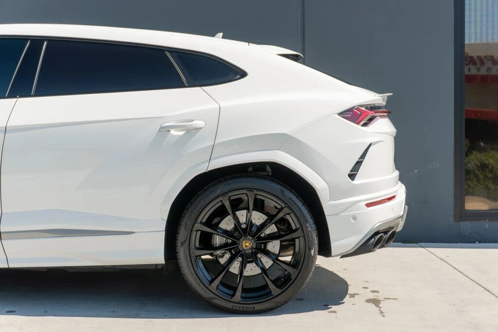 2022 Lamborghini Urus - Image 20 of 31