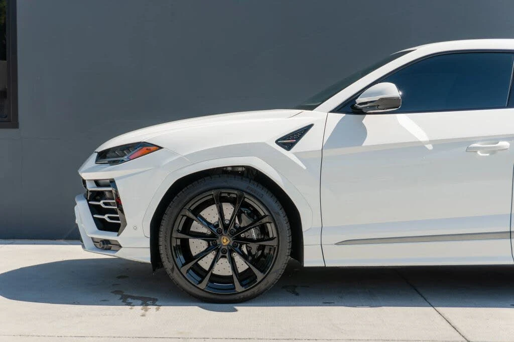 2022 Lamborghini Urus - Image 17 of 31