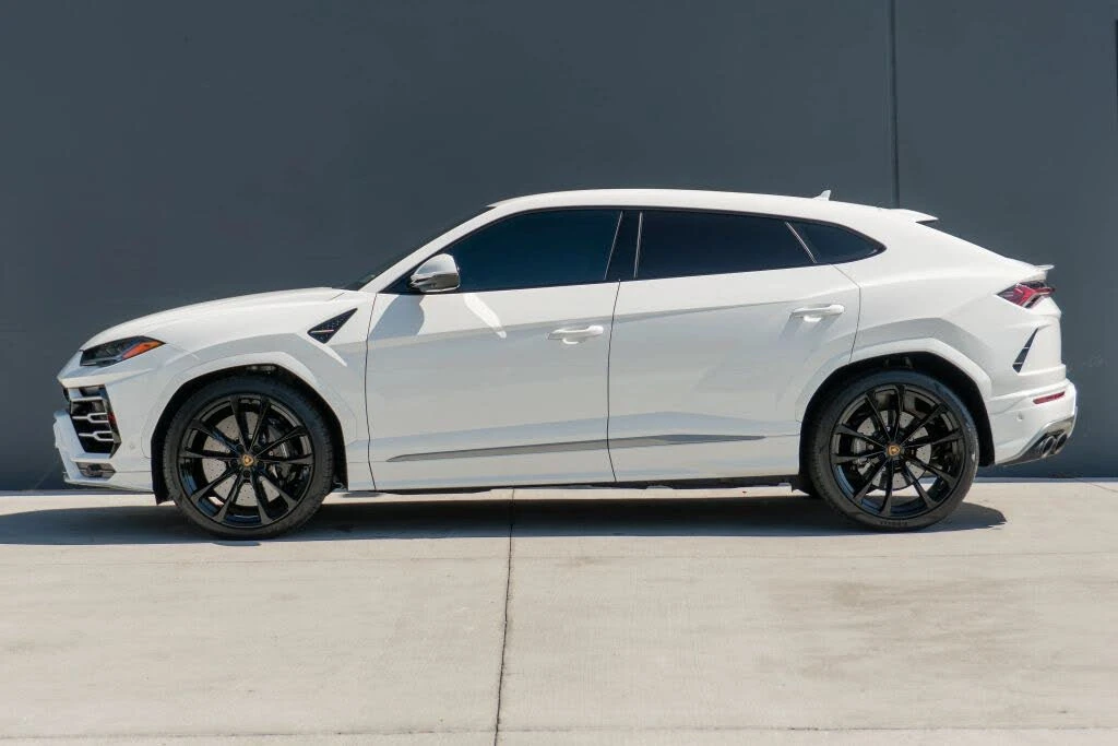 2022 Lamborghini Urus - Image 2 of 31