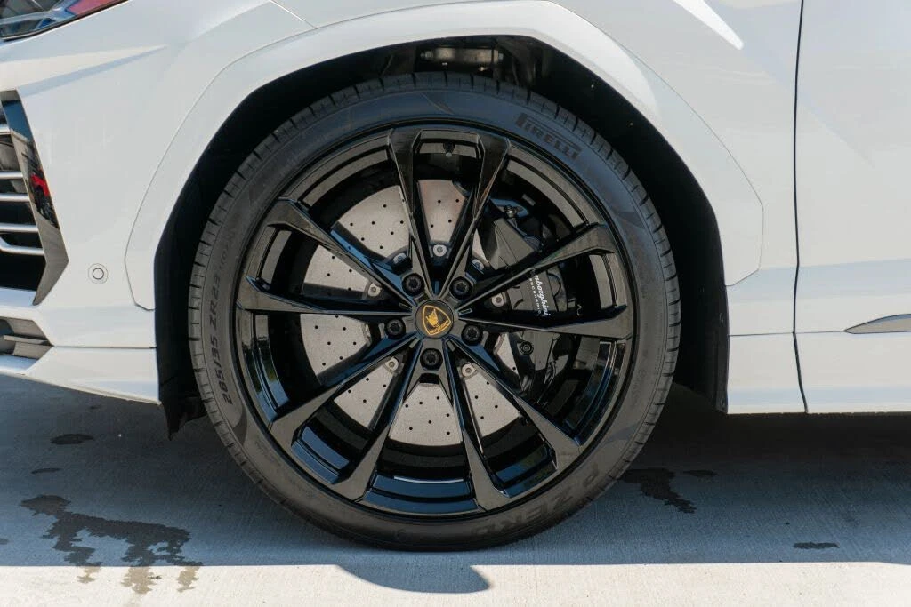 2022 Lamborghini Urus - Image 18 of 31