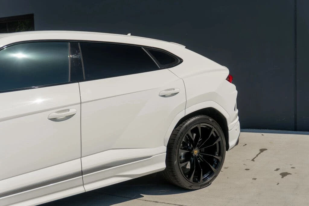 2022 Lamborghini Urus - Image 26 of 31
