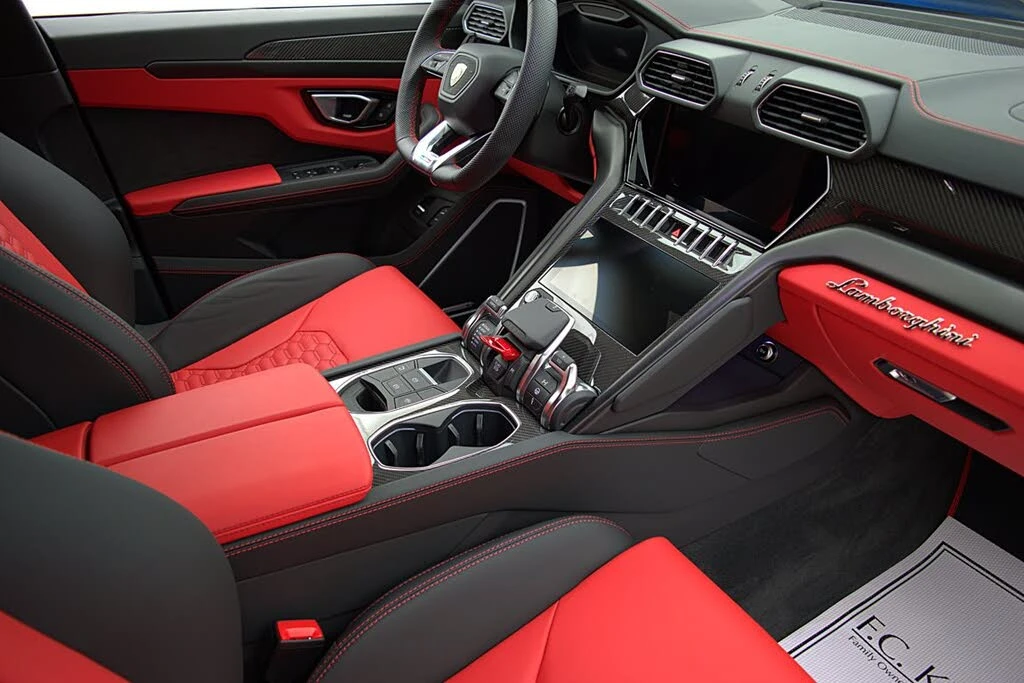 2022 Lamborghini Urus - Image 28 of 31