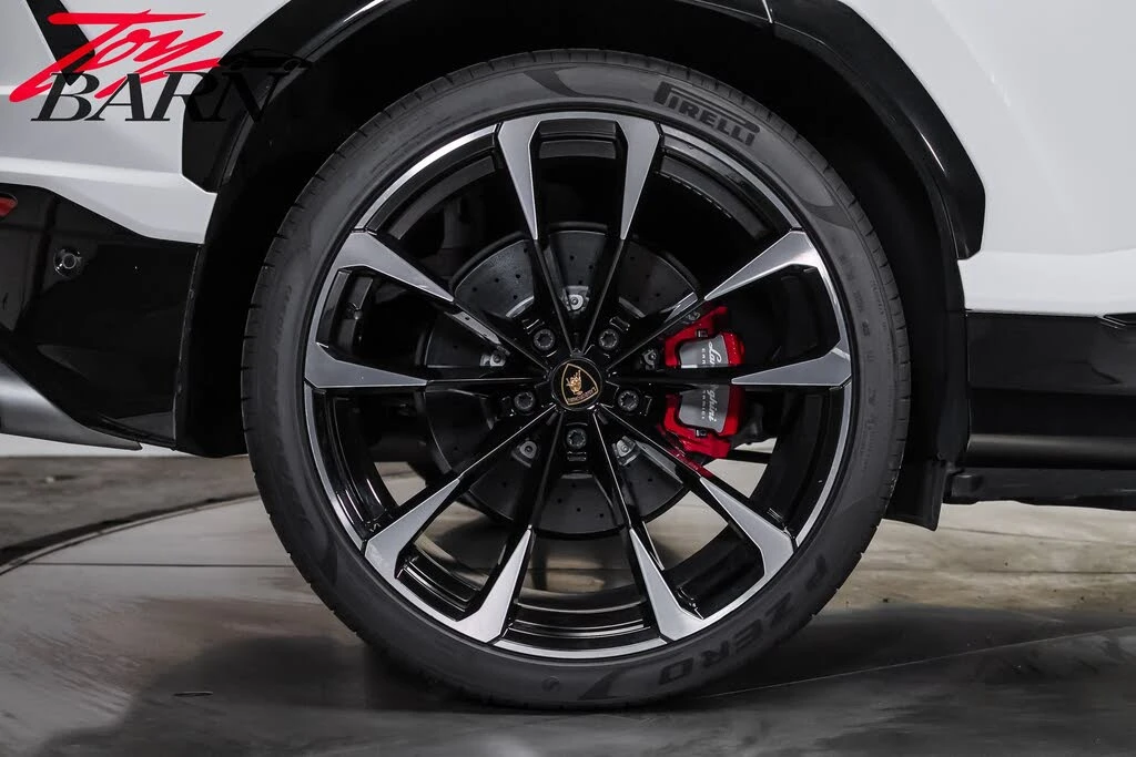 2022 Lamborghini Urus - Image 16 of 31