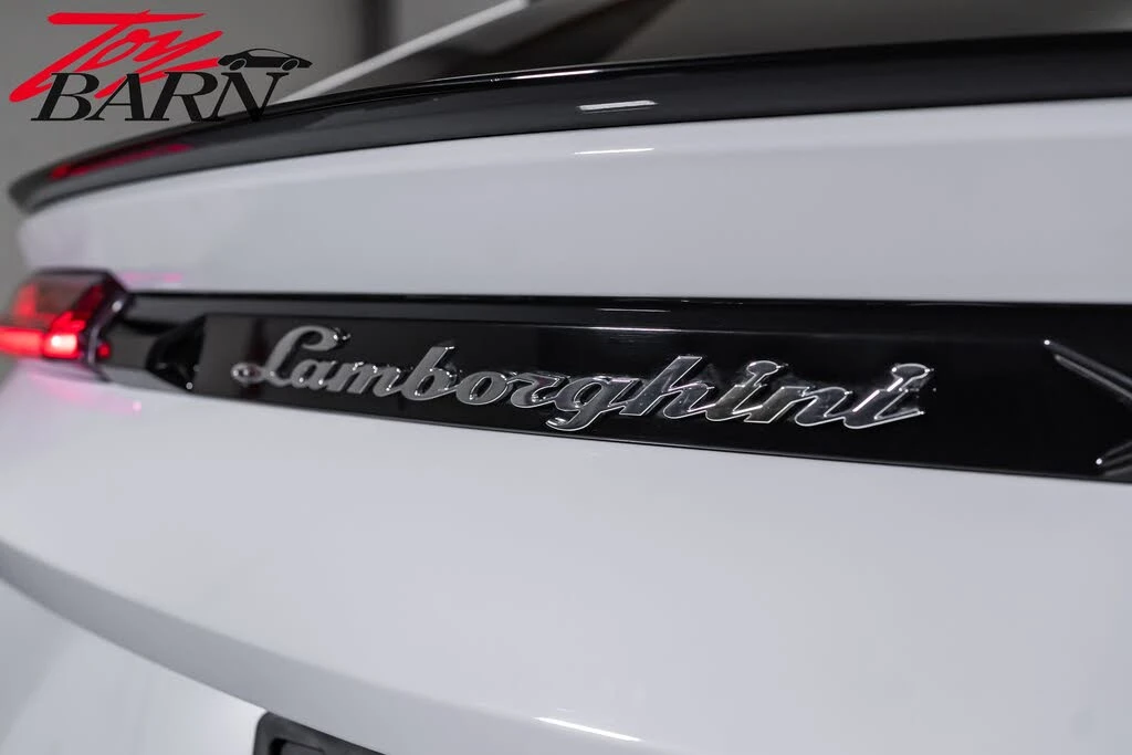 2022 Lamborghini Urus - Image 13 of 31