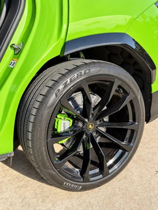 2022 Lamborghini Urus - Image 13 of 31