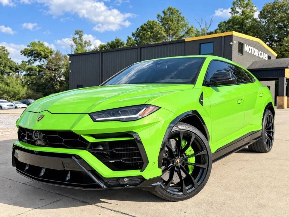 2022 Lamborghini Urus - Image 2 of 31