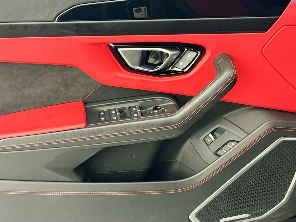 2022 Lamborghini Urus - Image 18 of 31