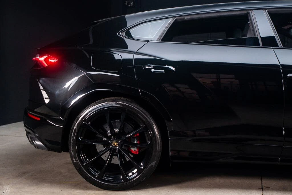 2022 Lamborghini Urus - Image 16 of 31