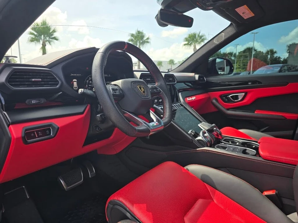 2022 Lamborghini Urus - Image 13 of 27