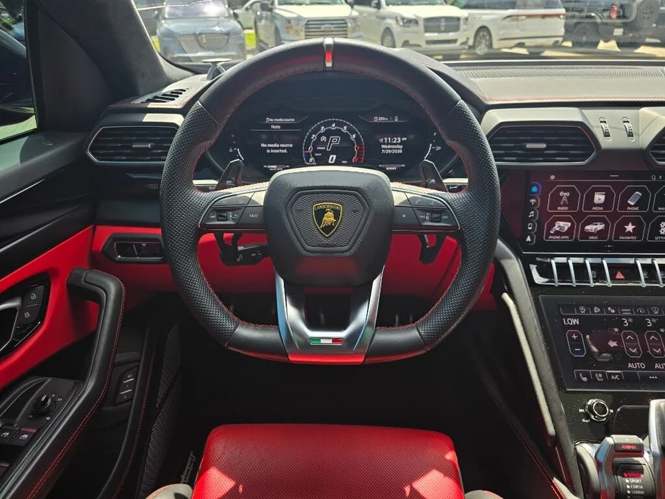 2022 Lamborghini Urus - Image 16 of 27