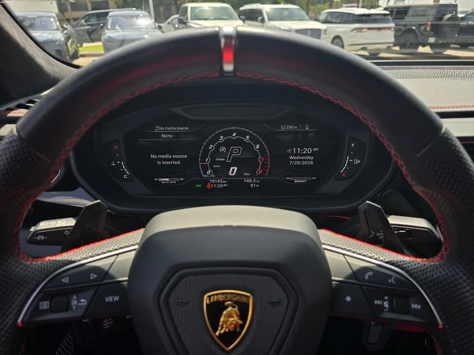 2022 Lamborghini Urus - Image 17 of 27