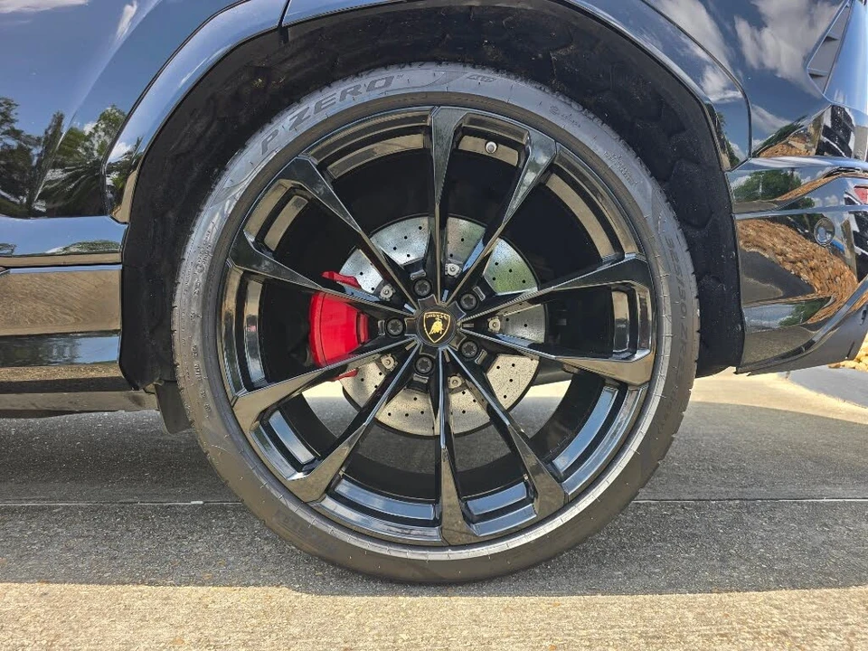 2022 Lamborghini Urus - Image 12 of 27
