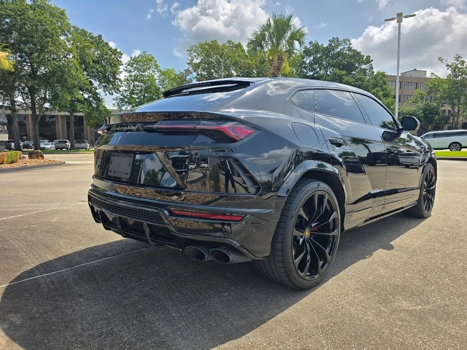 2022 Lamborghini Urus - Image 5 of 27