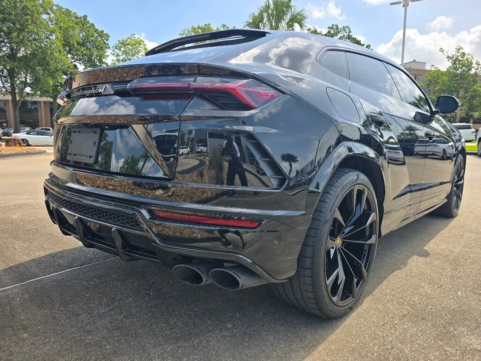 2022 Lamborghini Urus - Image 11 of 27