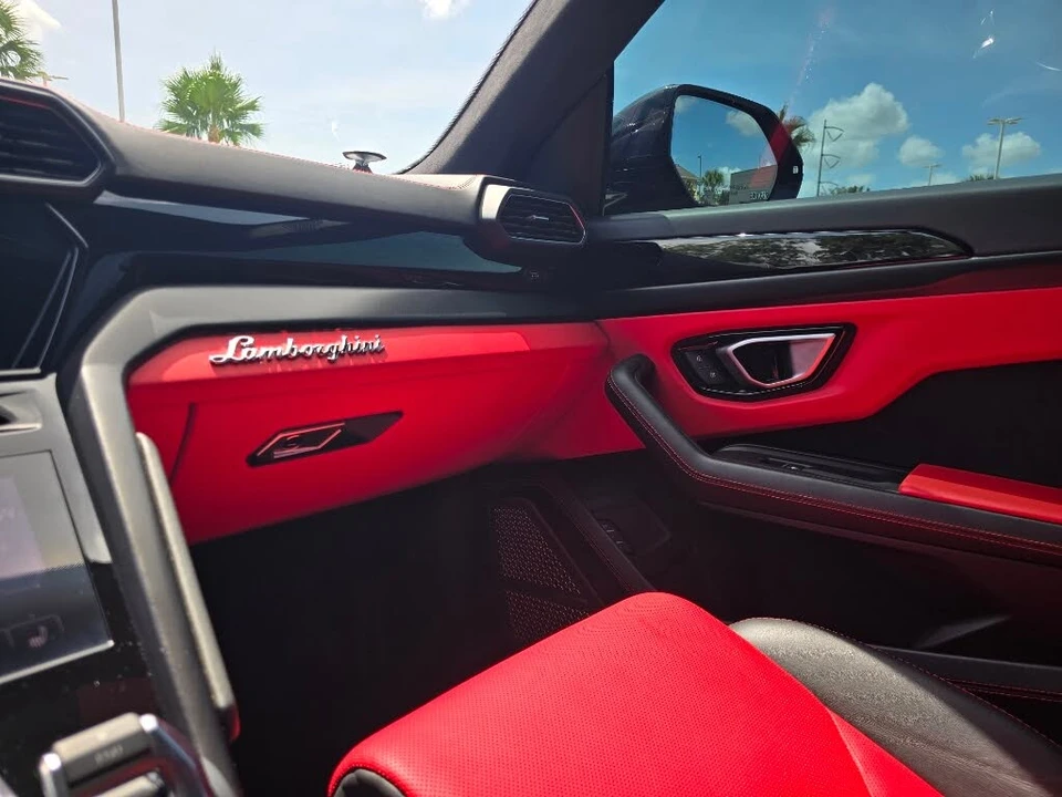 2022 Lamborghini Urus - Image 19 of 27