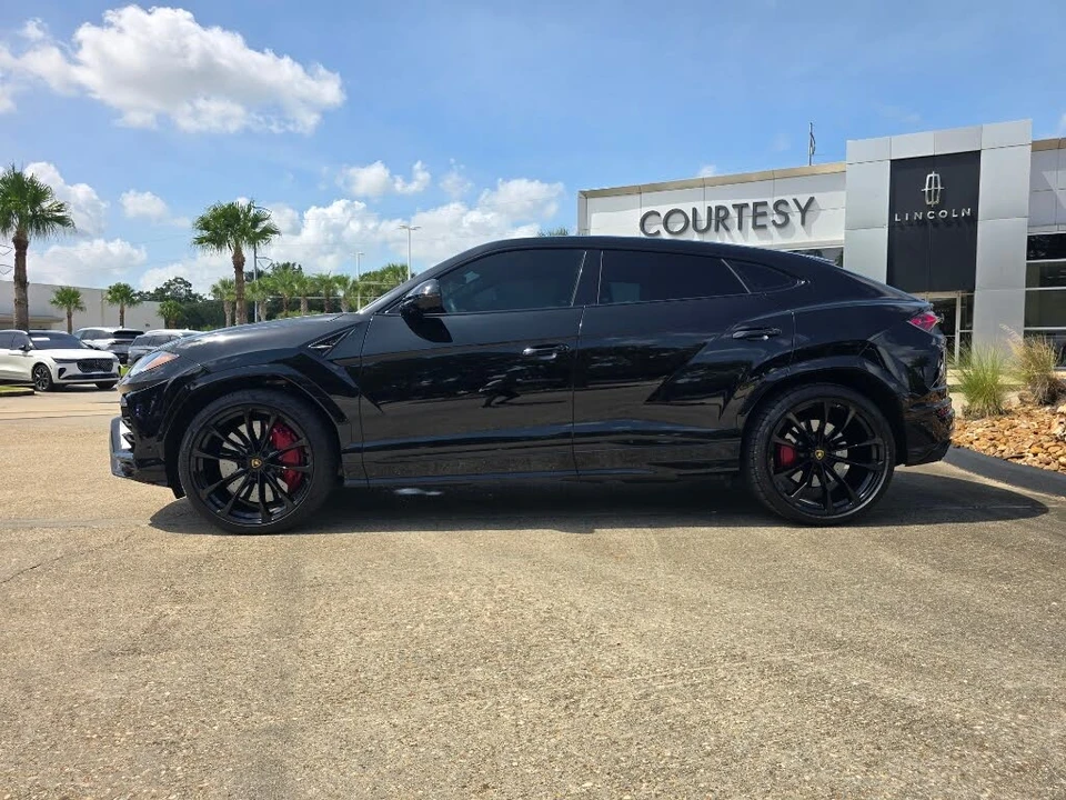 2022 Lamborghini Urus - Image 2 of 27