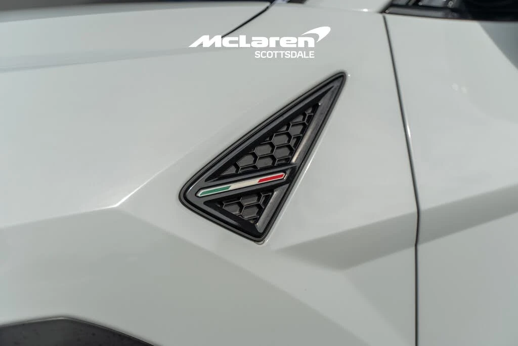 2022 Lamborghini Urus - Image 27 of 31
