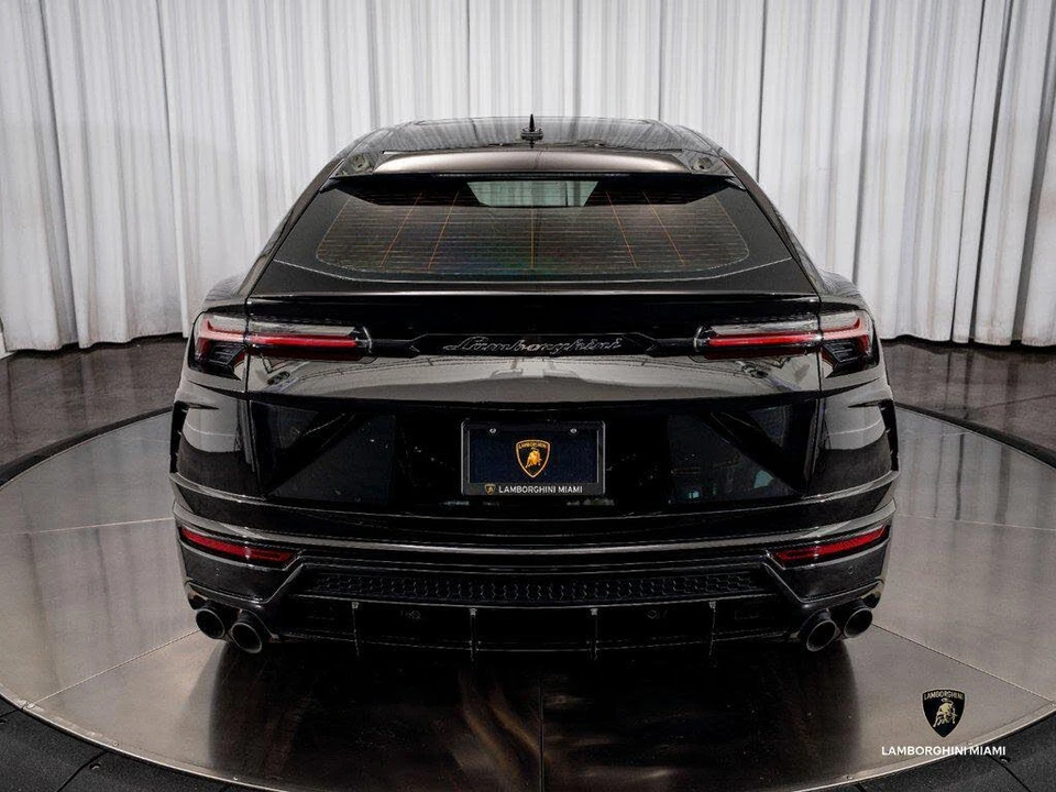 2022 Lamborghini Urus - Image 11 of 31