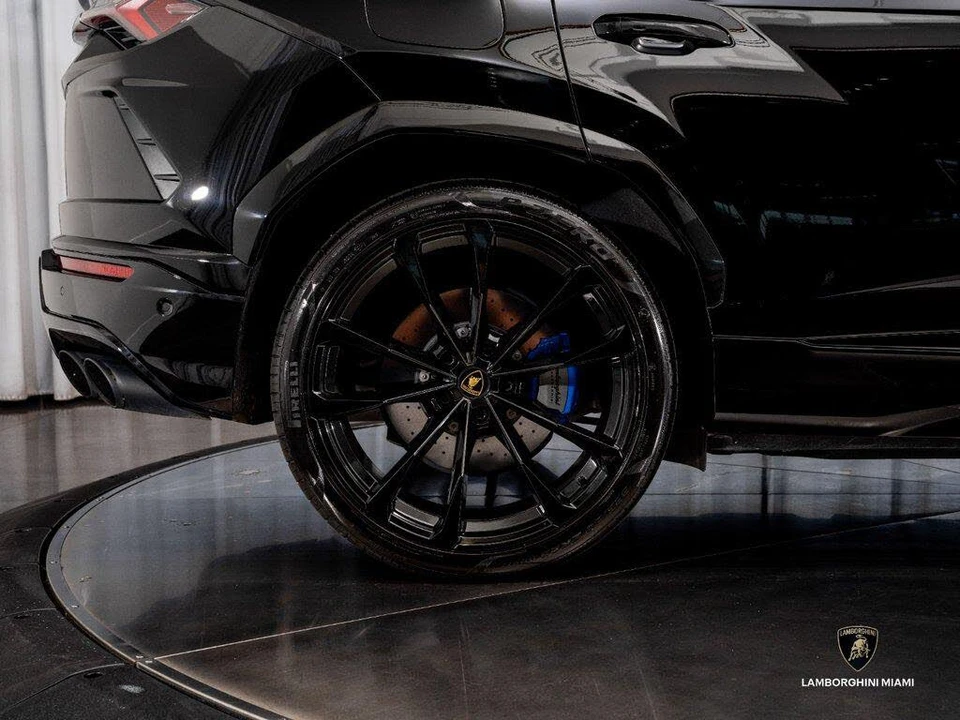 2022 Lamborghini Urus - Image 16 of 31