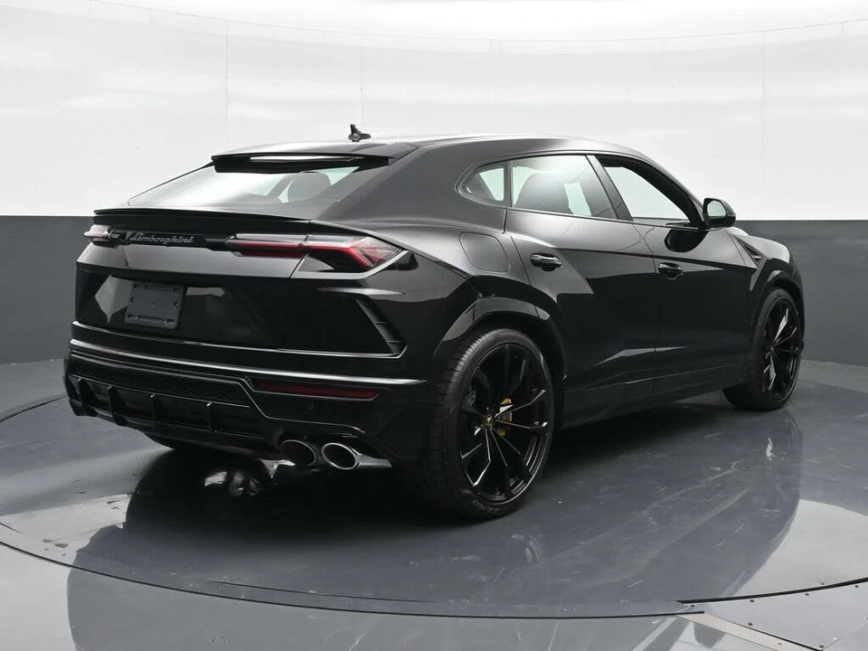 2022 Lamborghini Urus - Image 14 of 24