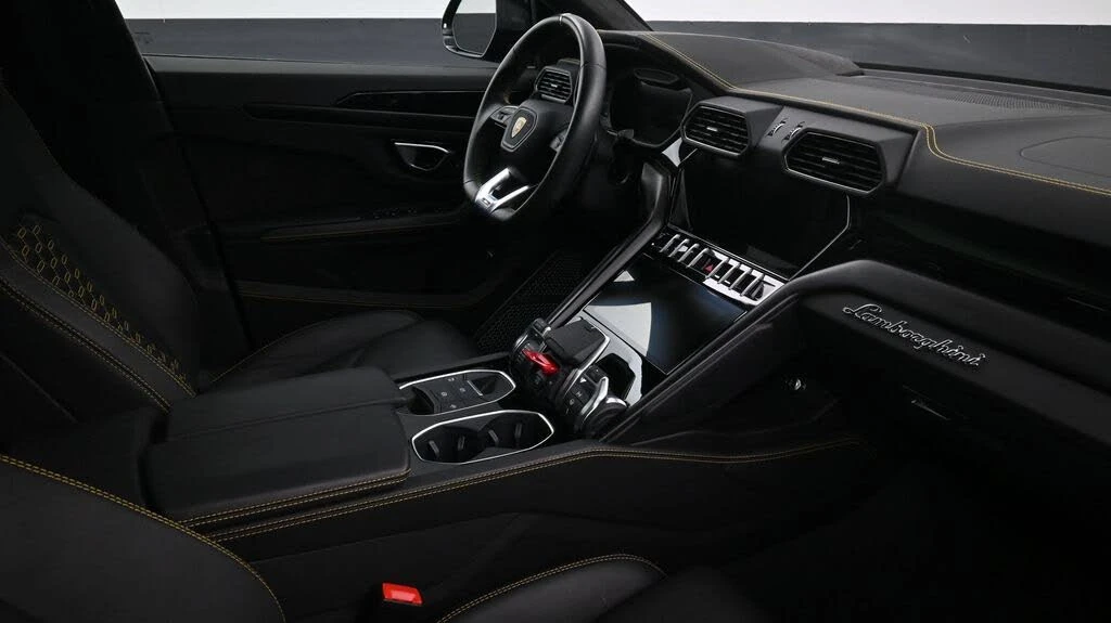 2022 Lamborghini Urus - Image 11 of 24