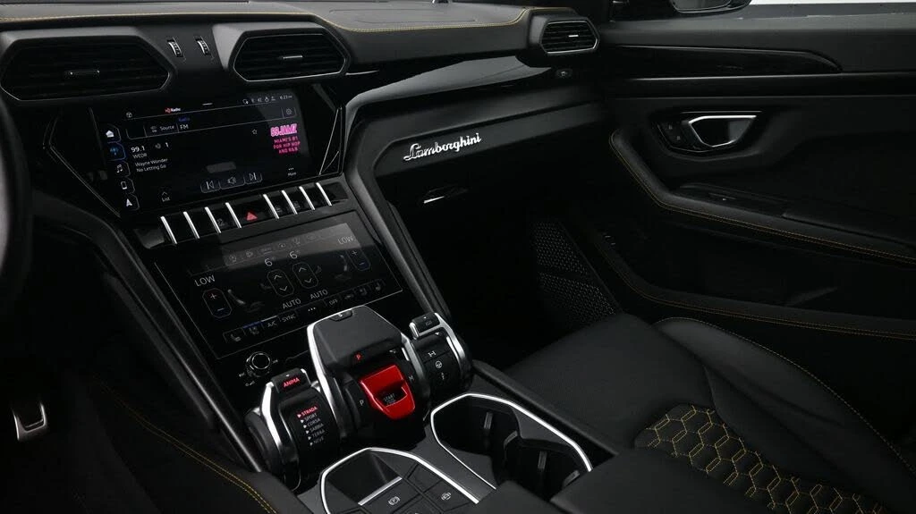 2022 Lamborghini Urus - Image 8 of 24