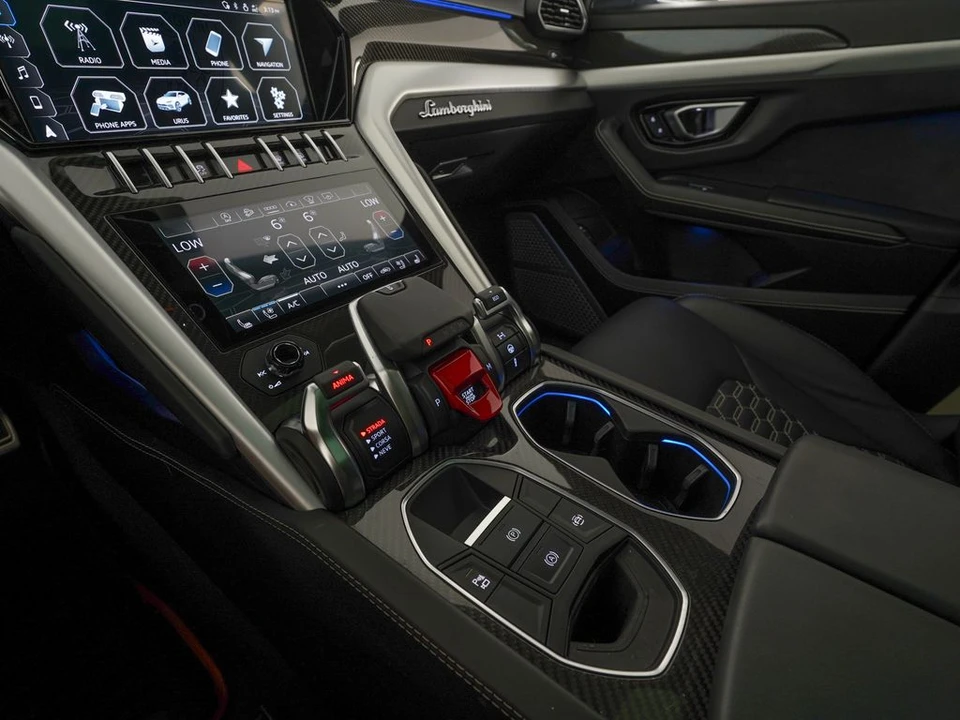 2022 Lamborghini Urus - Image 24 of 31