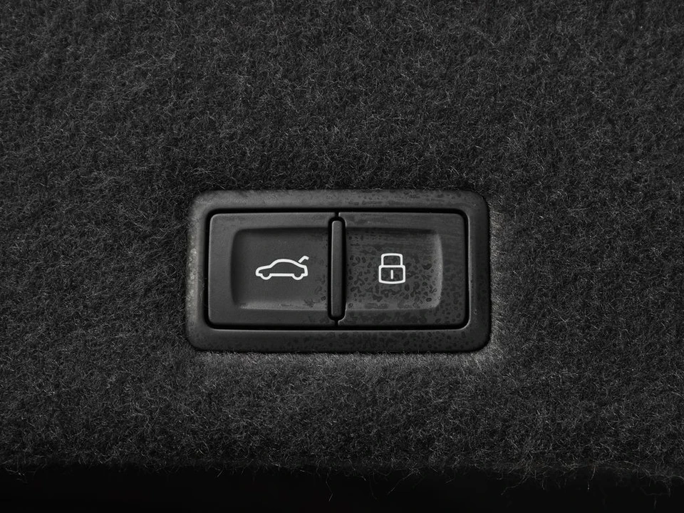 2022 Lamborghini Urus - Image 11 of 31