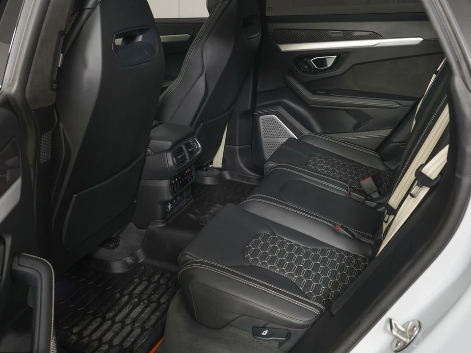 2022 Lamborghini Urus - Image 10 of 31