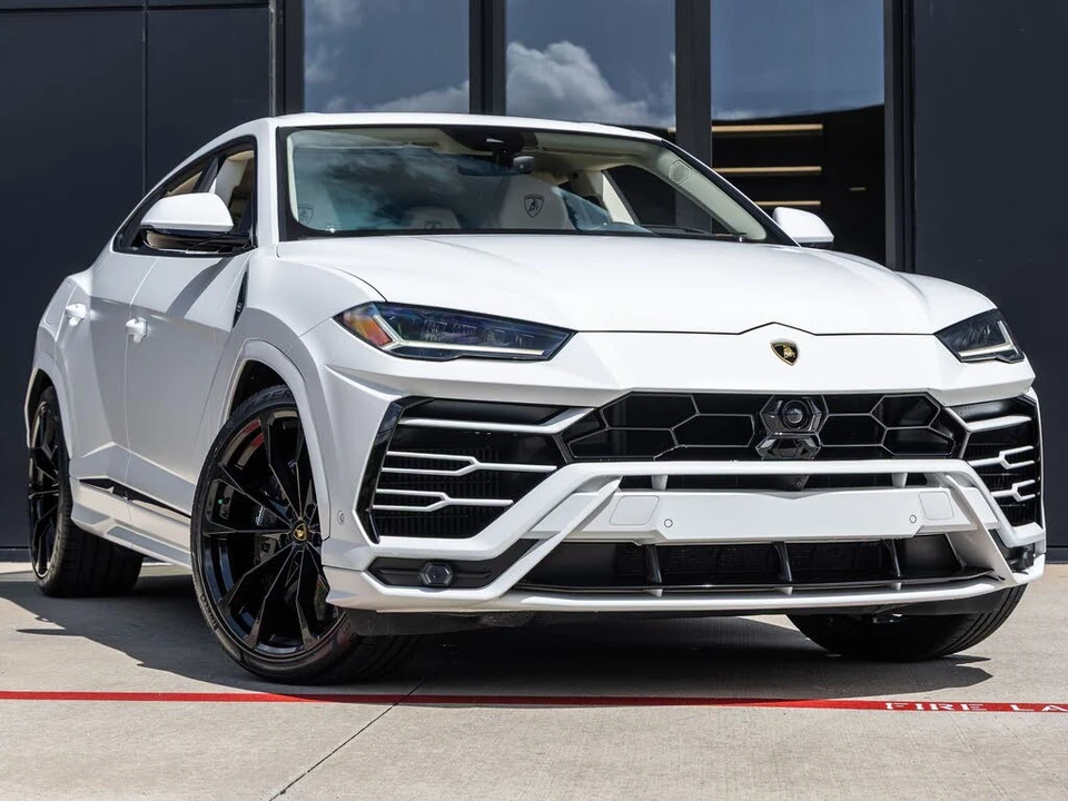2022 Lamborghini Urus - Image 2 of 31