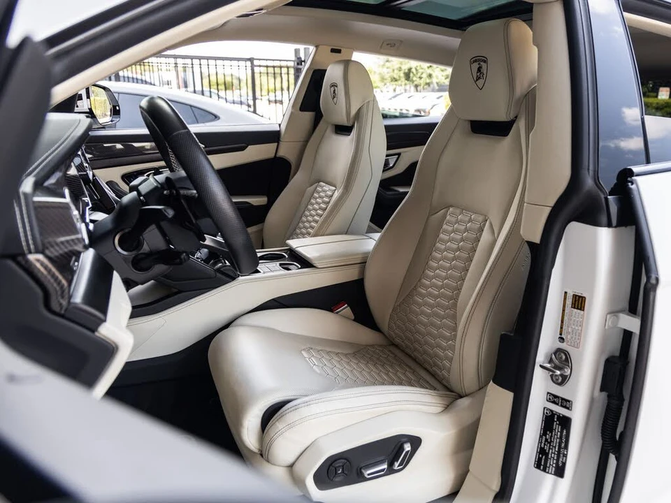 2022 Lamborghini Urus - Image 29 of 31