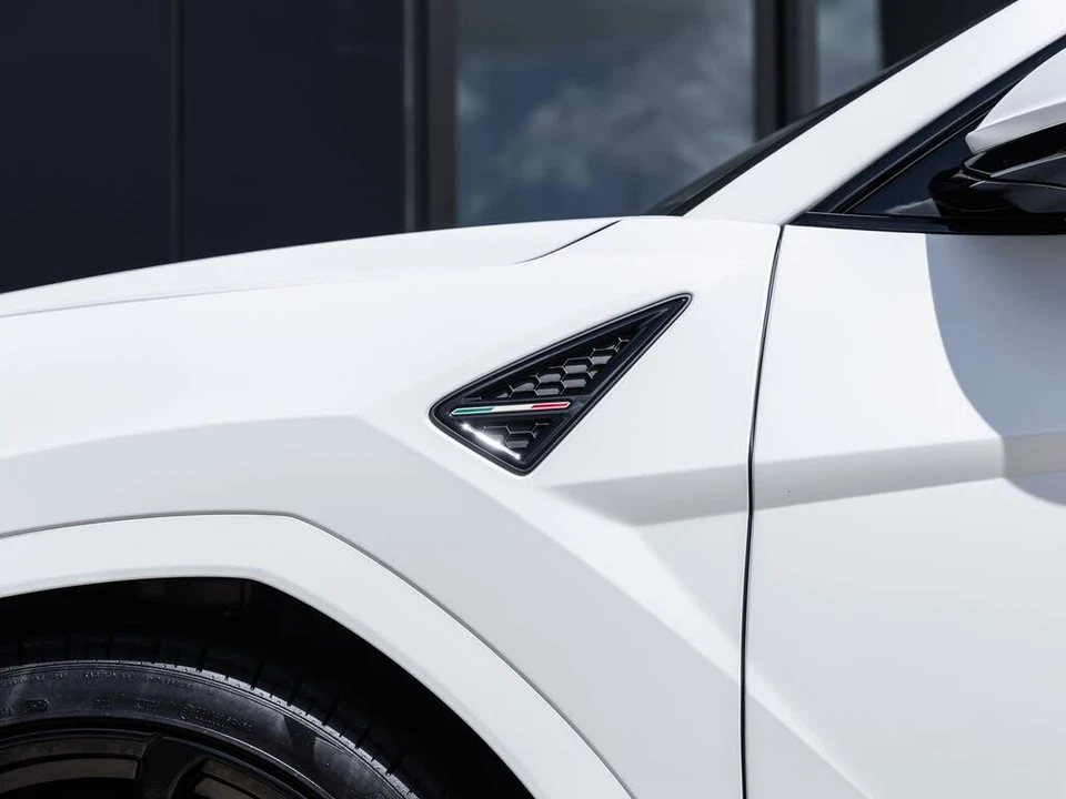 2022 Lamborghini Urus - Image 16 of 31