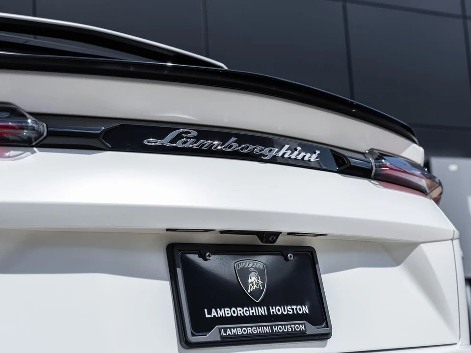 2022 Lamborghini Urus - Image 13 of 31