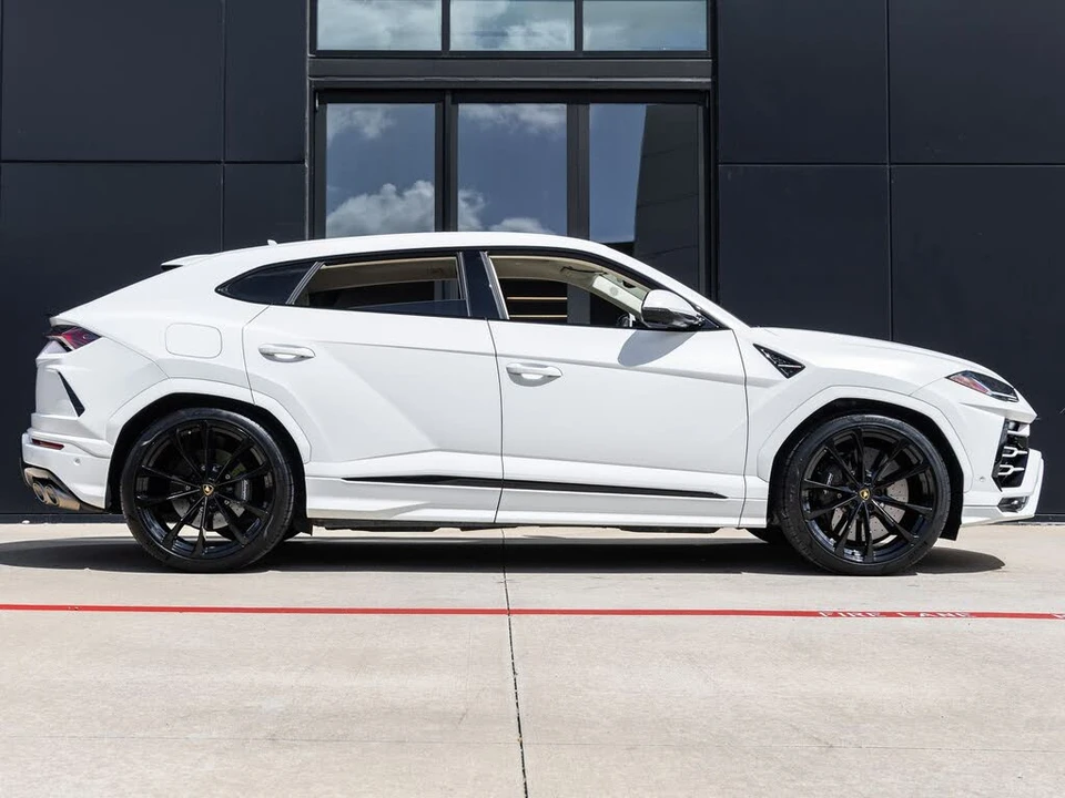 2022 Lamborghini Urus - Image 10 of 31