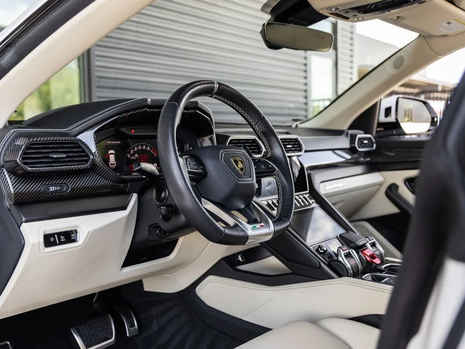 2022 Lamborghini Urus - Image 31 of 31