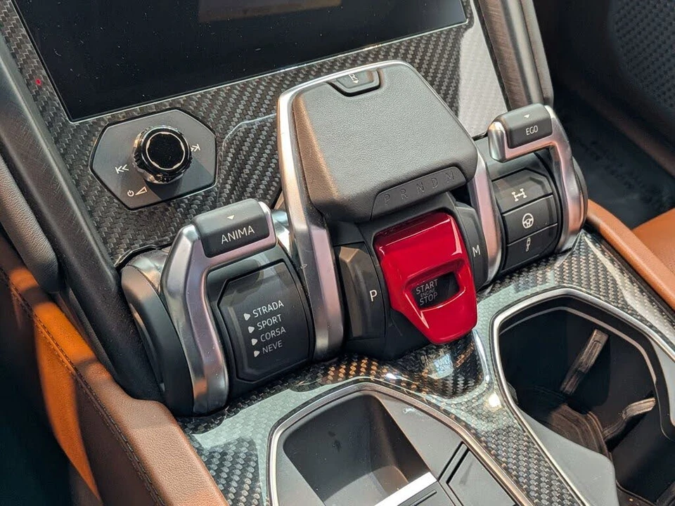 2022 Lamborghini Urus - Image 14 of 28