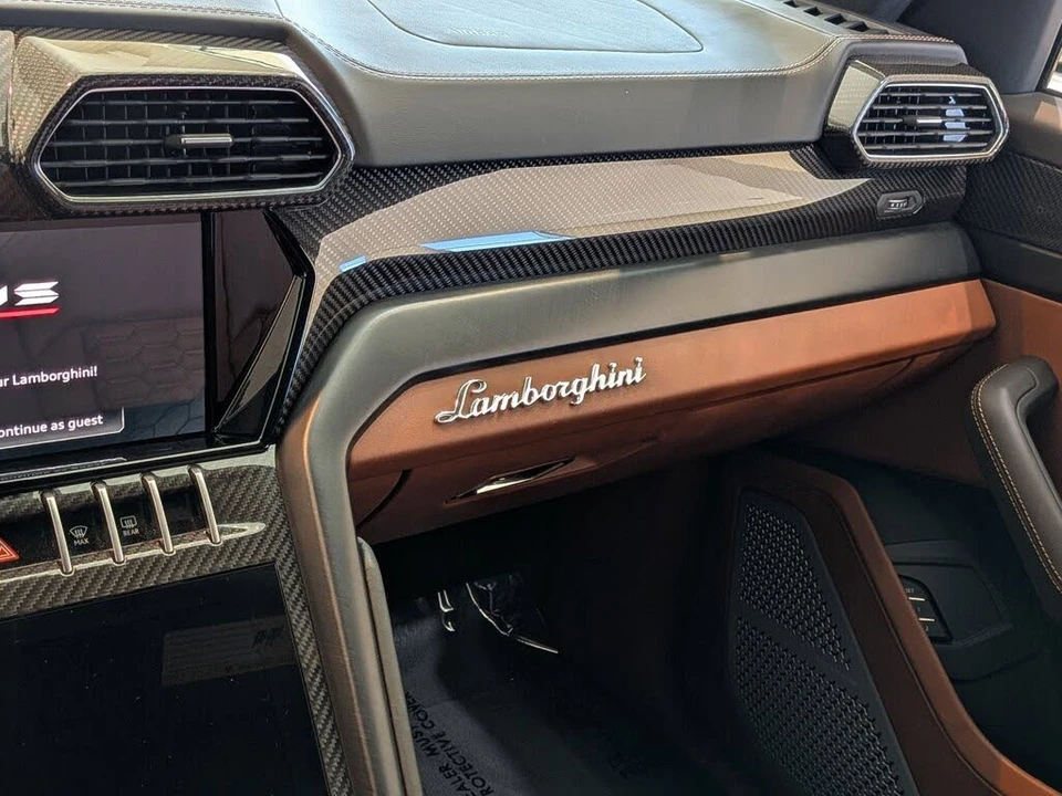 2022 Lamborghini Urus - Image 16 of 28