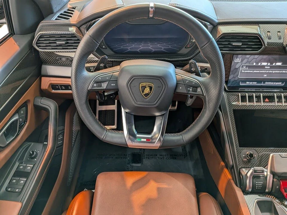 2022 Lamborghini Urus - Image 11 of 28