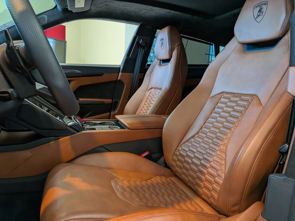 2022 Lamborghini Urus - Image 17 of 28