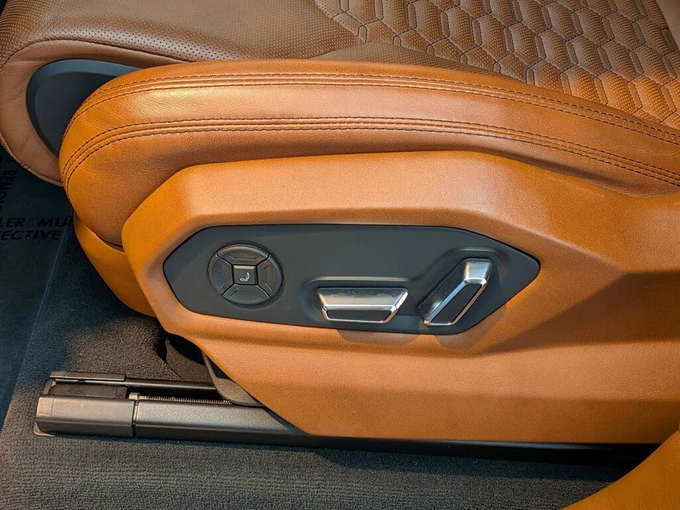 2022 Lamborghini Urus - Image 19 of 28