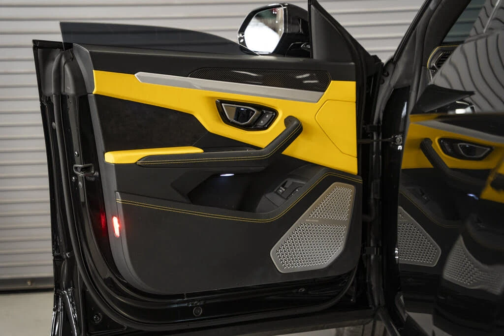 2022 Lamborghini Urus - Image 16 of 31