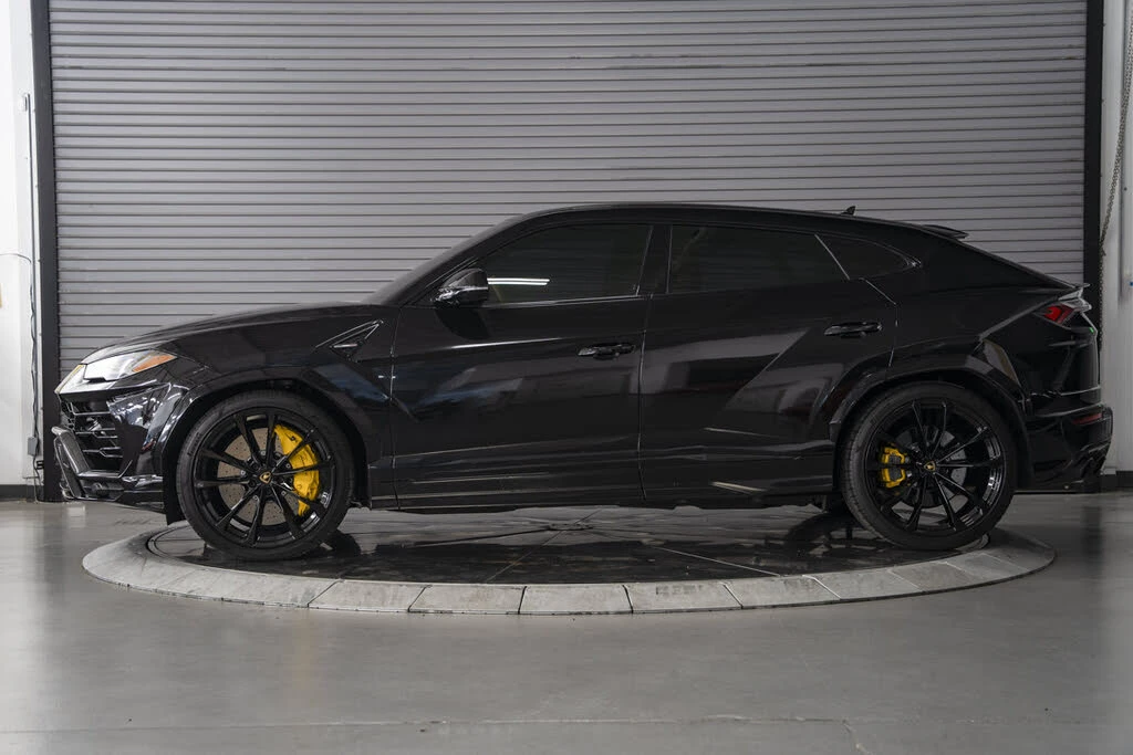 2022 Lamborghini Urus - Image 2 of 31