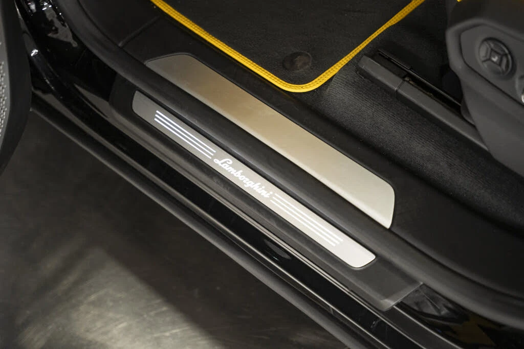 2022 Lamborghini Urus - Image 20 of 31
