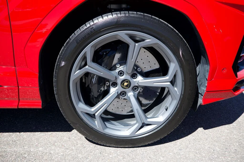 2022 Lamborghini Urus - Image 13 of 31