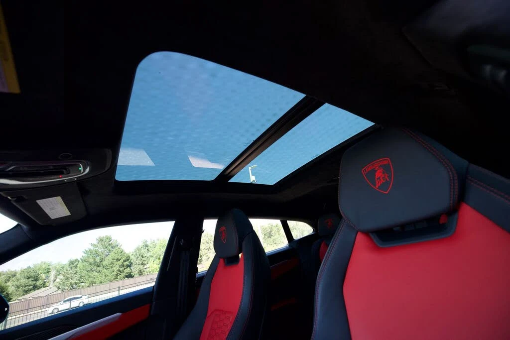 2022 Lamborghini Urus - Image 19 of 31
