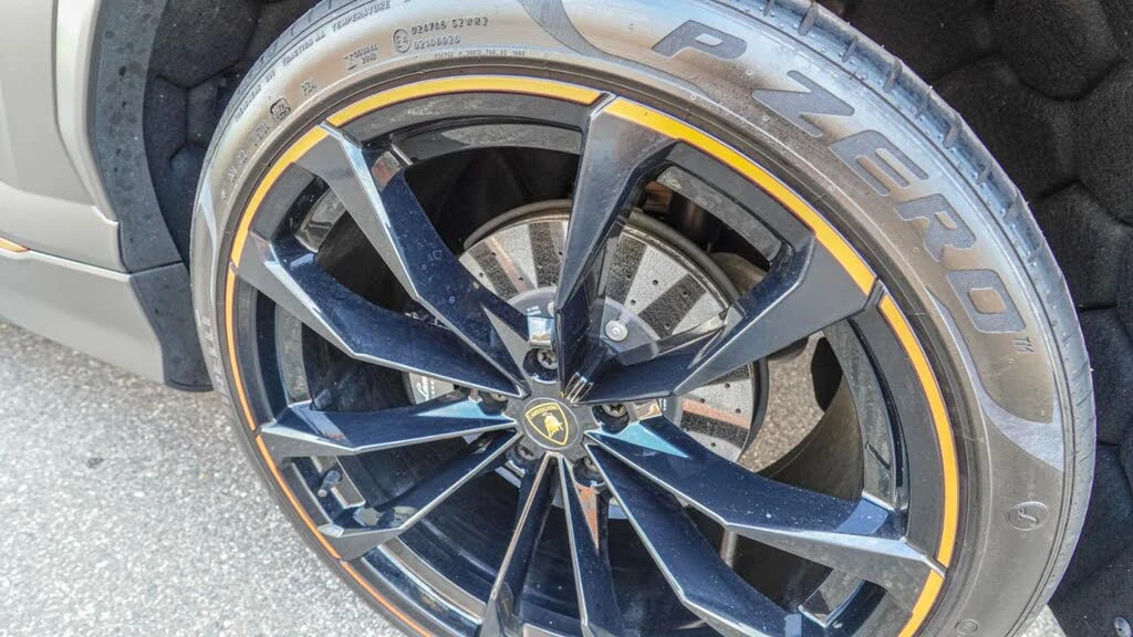 2022 Lamborghini Urus - Image 29 of 31