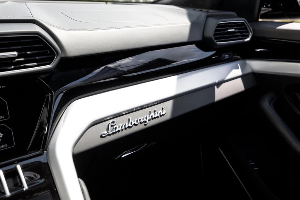 2022 Lamborghini Urus - Image 29 of 31
