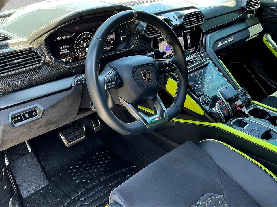 2022 Lamborghini Urus - Image 16 of 28