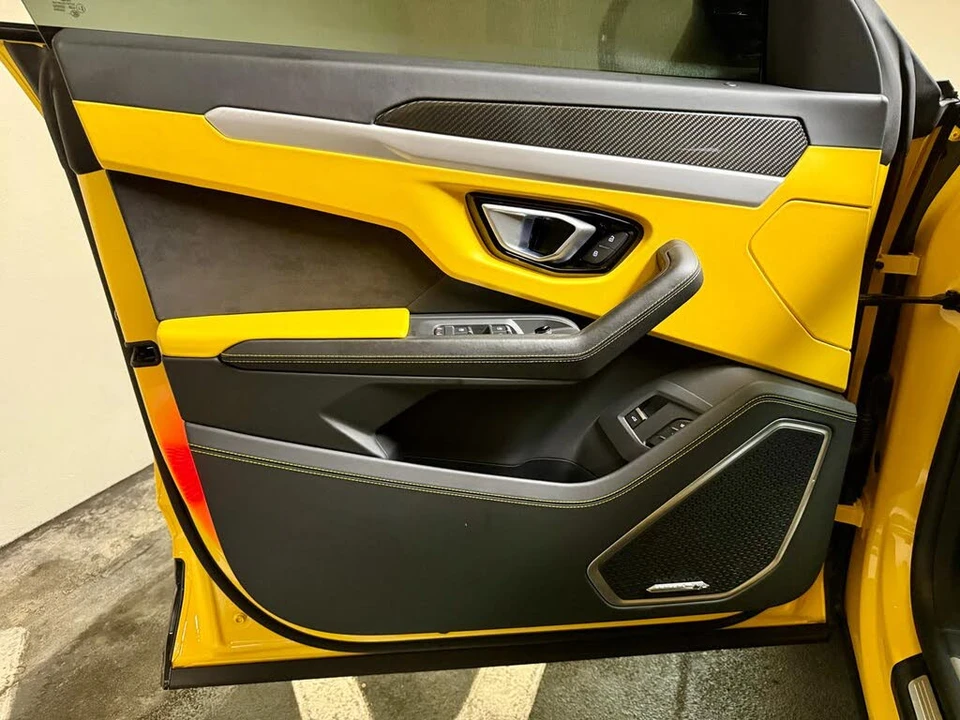 2022 Lamborghini Urus - Image 16 of 31